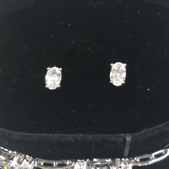 Martin James London synthetic diamond /rhinestone bracelet and earrings set - Picture 3 of 11